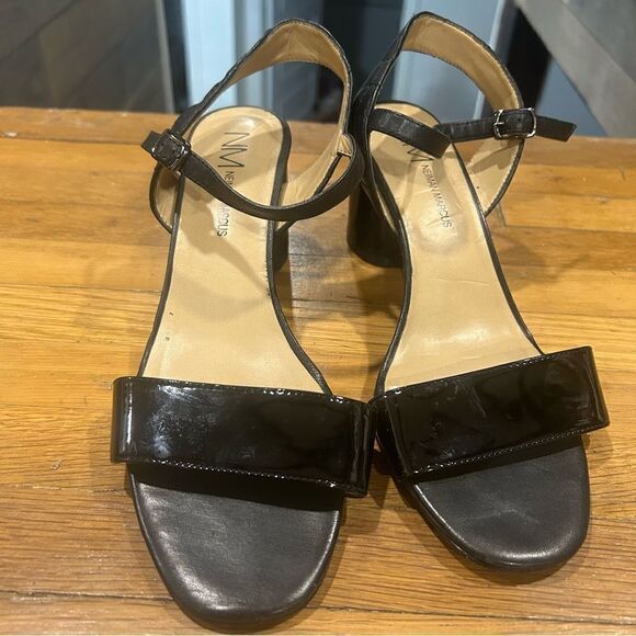 Neiman Marcus Vintage Quilted Patent Leather Cylinder Block Heel Sandal - Picture 7 of 9